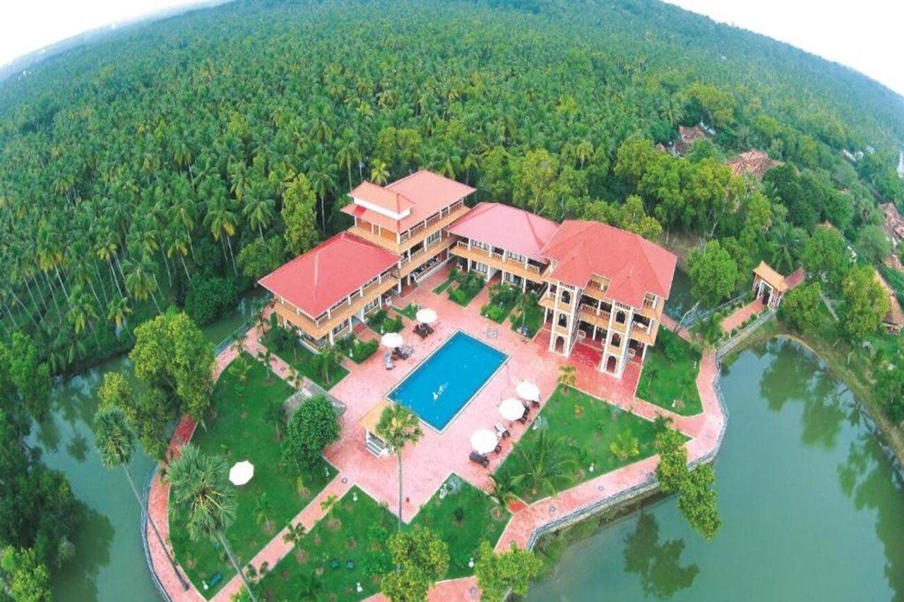 Isola Di Cocco Ayurvedic Beach Resort Poovar Bagian luar foto