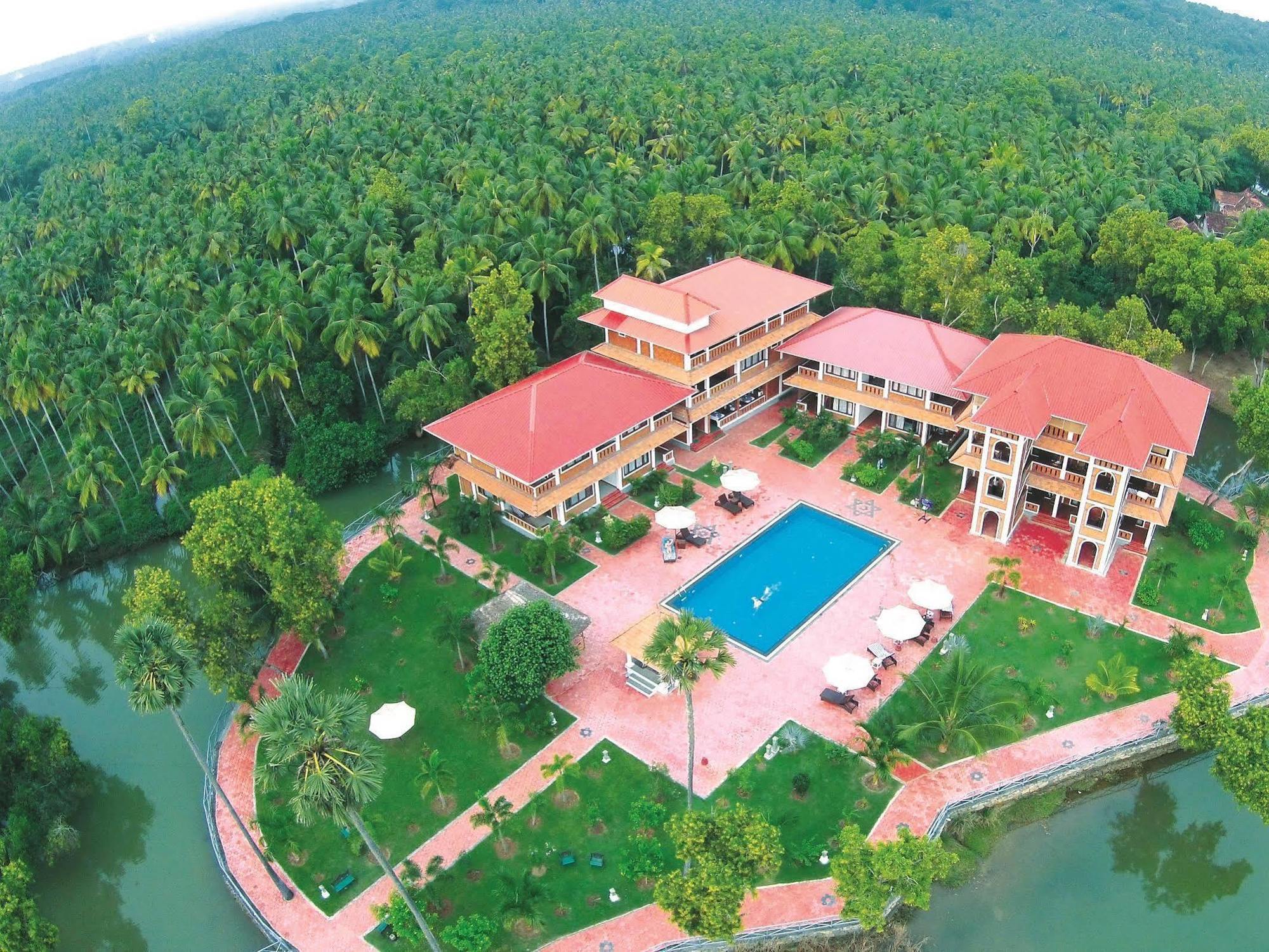 Isola Di Cocco Ayurvedic Beach Resort Poovar Bagian luar foto